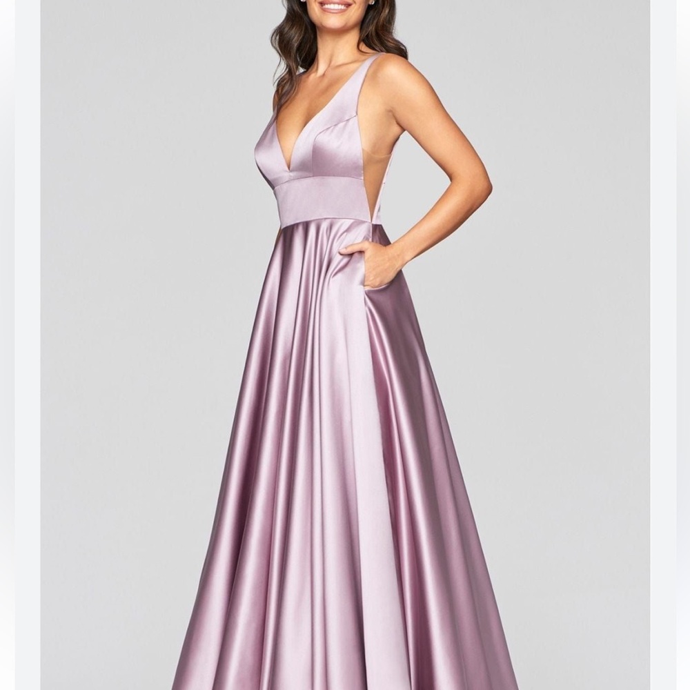 Beautiful Faviana Glamour formal lilac/rose gown size 6